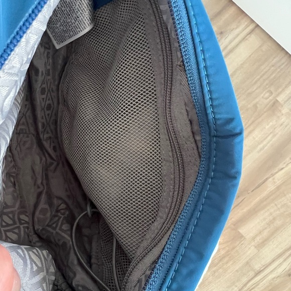 Athleta Teal Crossbody Bag - Picture 4 of 5